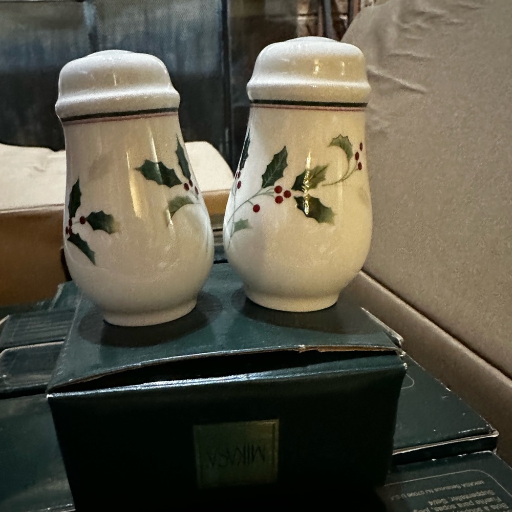Holiday Splendor by Mikasa Salt and Pepper shakers. NIB!